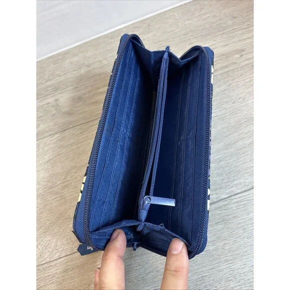 Vera Bradley Ultralight Wallet Floral Blue Zip Around Pockets Inside - Picture 5 of 6